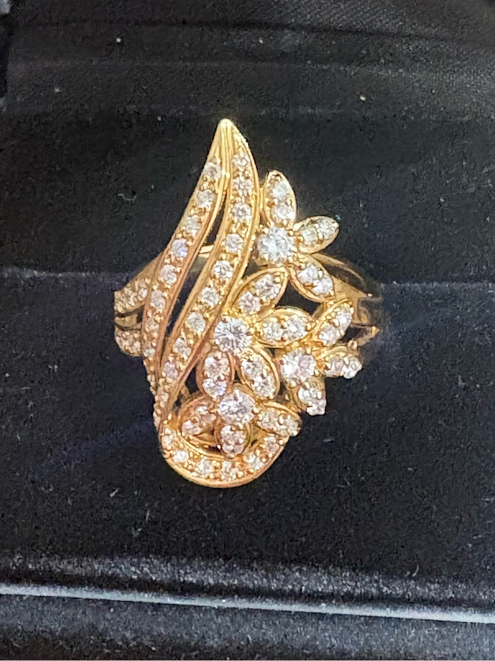 K18 18K Japan Gold Ring with Rositas natural diamonds